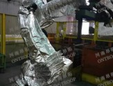 铸造行业：铸造机器人防护服如何抵御高温与金属熔渣？